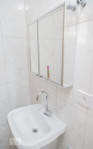 Casa à venda com 165m², 3 quartos e 2 vagas Casa à venda com 165m², 3 quartos e 2 vagasBanheiro Social
