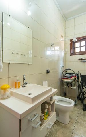 Casa à venda com 500m², 4 quartos e 4 vagas Casa à venda com 500m², 4 quartos e 4 vagasBanheiro de Serviço