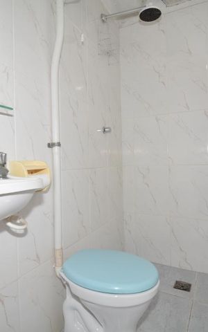 Casa à venda com 300m², 3 quartos e 6 vagasBanheiro de Serviço