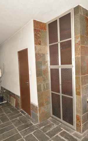 Casa à venda com 300m², 3 quartos e 6 vagasÁrea de Serviço