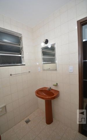 Casa à venda com 300m², 3 quartos e 6 vagasBanheiro 2