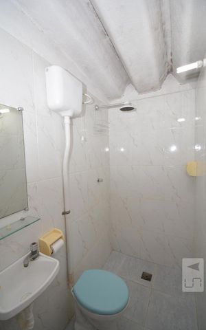 Casa à venda com 300m², 3 quartos e 6 vagasBanheiro de Serviço