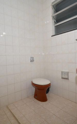 Casa à venda com 300m², 3 quartos e 6 vagasBanheiro 2