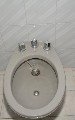 Casa à venda com 300m², 3 quartos e 6 vagasBanheiro 1