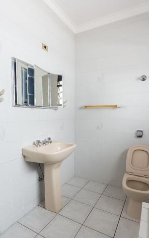 Casa à venda com 140m², 3 quartos e 3 vagas Casa à venda com 140m², 3 quartos e 3 vagasBanheiro 1