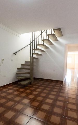 Casa à venda com 140m², 3 quartos e 3 vagas Casa à venda com 140m², 3 quartos e 3 vagasSala