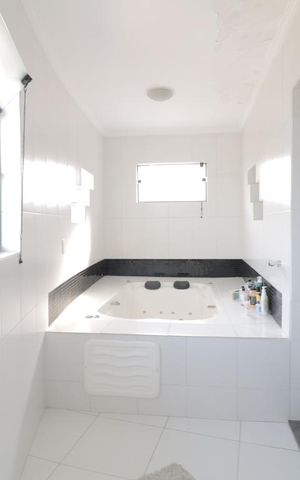 Casa para alugar com 340m², 4 quartos e 5 vagasBanheiro da Suíte