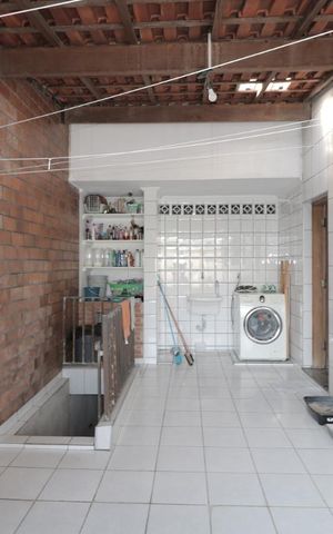 Casa para alugar com 340m², 4 quartos e 5 vagasArea de serviço 