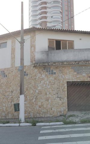 Casa para alugar com 340m², 4 quartos e 5 vagasFachada