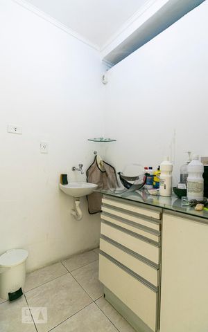 Casa à venda com 250m², 3 quartos e 5 vagasQuarto 4 / Consultorio