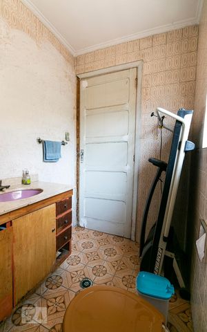 Casa à venda com 250m², 3 quartos e 5 vagasBanheiro da Suíte 2