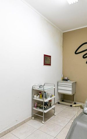 Casa à venda com 250m², 3 quartos e 5 vagasQuarto 4 / Consultorio