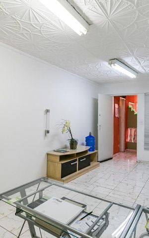 Casa à venda com 250m², 3 quartos e 5 vagasQuarto 4 / Consultorio