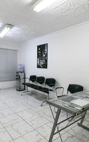 Casa à venda com 250m², 3 quartos e 5 vagasQuarto 4 / Consultorio