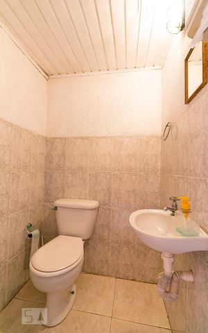 Casa à venda com 250m², 3 quartos e 5 vagasÁrea de Serviço - Banheiro