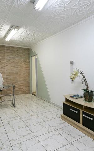 Casa à venda com 250m², 3 quartos e 5 vagasQuarto 4 / Consultorio