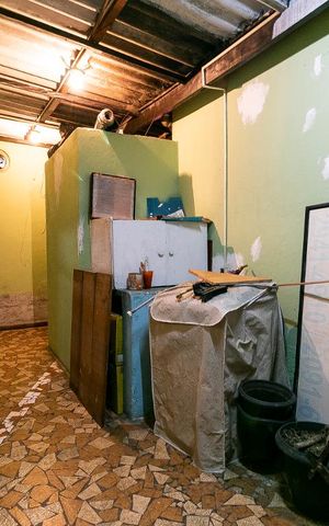 Casa à venda com 250m², 3 quartos e 5 vagasÁrea de Serviço - Quarto