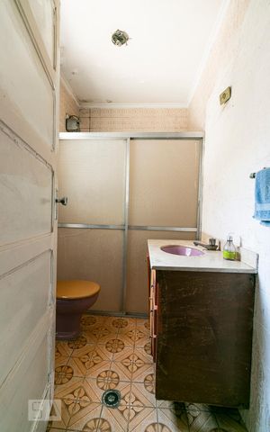 Casa à venda com 250m², 3 quartos e 5 vagasBanheiro da Suíte 2