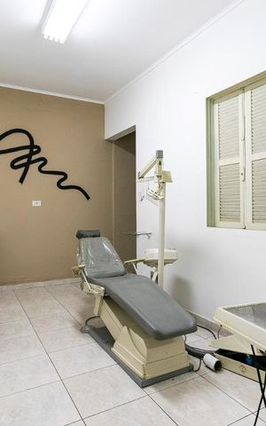 Casa à venda com 250m², 3 quartos e 5 vagasQuarto 4 / Consultorio