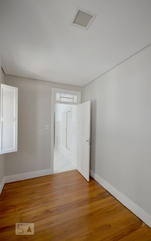 Casa para alugar com 220m², 3 quartos e 2 vagas Casa para alugar com 220m², 3 quartos e 2 vagasQuarto Serviço