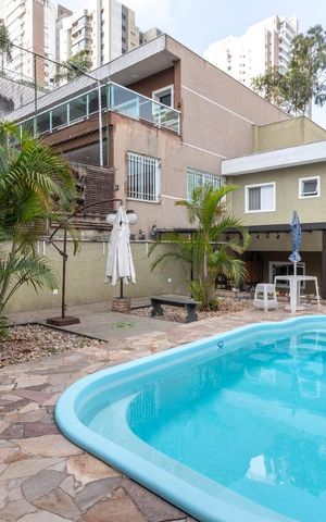 Casa à venda com 400m², 6 quartos e 4 vagas Casa à venda com 400m², 6 quartos e 4 vagasQuintal - Piscina