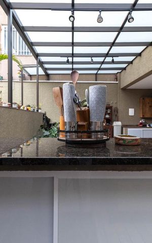 Casa à venda com 400m², 6 quartos e 4 vagas Casa à venda com 400m², 6 quartos e 4 vagasÁrea de Lazer