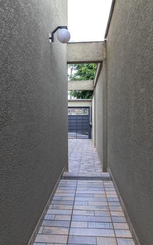 Casa à venda com 400m², 6 quartos e 4 vagas Casa à venda com 400m², 6 quartos e 4 vagasCorredor Lateral
