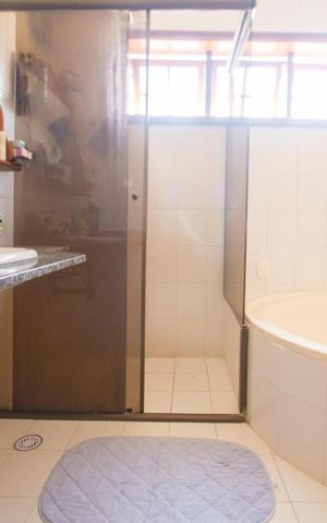 Casa à venda com 410m², 3 quartos e 6 vagasBanheiro Suíte