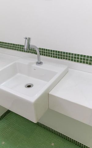 Casa à venda com 240m², 5 quartos e 4 vagas Casa à venda com 240m², 5 quartos e 4 vagasBanheiro Social