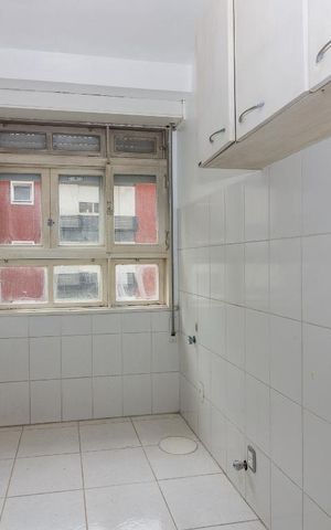Apartamento à venda com 134m², 4 quartos e sem vaga Apartamento à venda com 134m², 4 quartos e sem vagaCozinha e Área de Serviço
