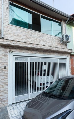 Casa para alugar com 239m², 5 quartos e 2 vagas Casa para alugar com 239m², 5 quartos e 2 vagasFachada