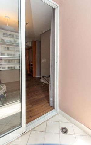 Studio à venda com 33m², 1 quarto e 1 vaga Studio à venda com 33m², 1 quarto e 1 vagaVaranda