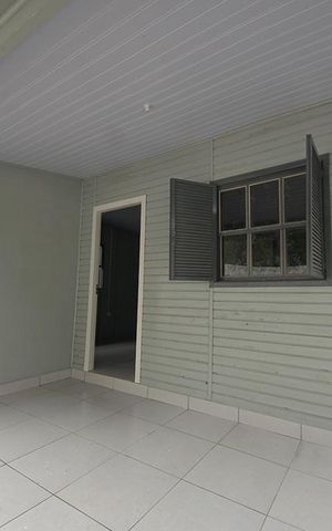 Casa para alugar com 160m², 8 quartos e 4 vagasFachada