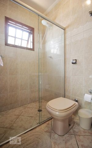Casa à venda com 169m², 3 quartos e 3 vagasBanheiro da suíte