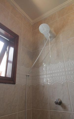 Casa à venda com 169m², 3 quartos e 3 vagasChuveiro