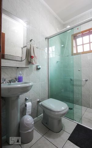 Casa à venda com 169m², 3 quartos e 3 vagasBanheiro