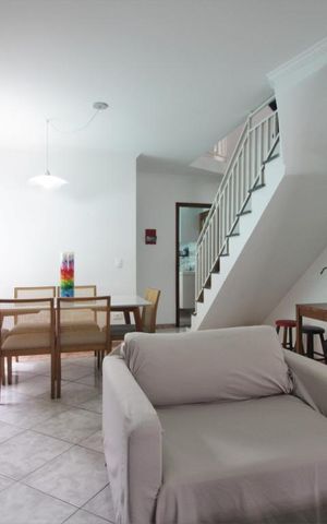 Casa à venda com 169m², 3 quartos e 3 vagasSala