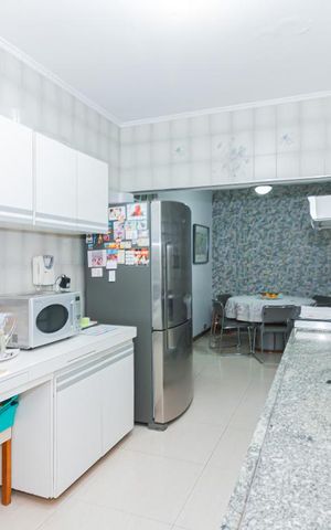 Casa à venda com 430m², 3 quartos e 6 vagas Casa à venda com 430m², 3 quartos e 6 vagasCOZINHA