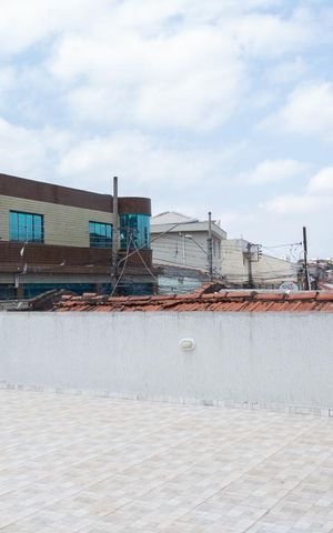 Casa à venda com 240m², 3 quartos e 2 vagas Casa à venda com 240m², 3 quartos e 2 vagasTerraço