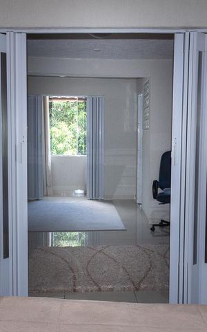 Casa à venda com 240m², 3 quartos e 2 vagas Casa à venda com 240m², 3 quartos e 2 vagasSuíte