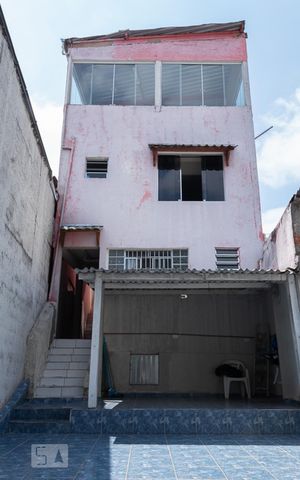 Casa à venda com 240m², 3 quartos e 2 vagas Casa à venda com 240m², 3 quartos e 2 vagasQuintal