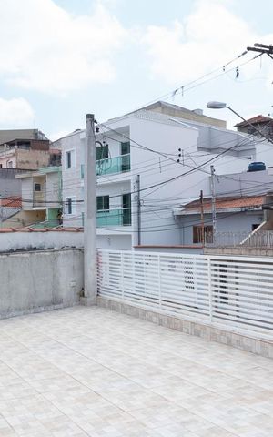 Casa à venda com 240m², 3 quartos e 2 vagas Casa à venda com 240m², 3 quartos e 2 vagasTerraço