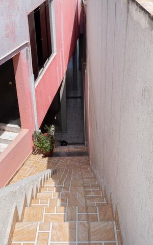 Casa à venda com 240m², 3 quartos e 2 vagas Casa à venda com 240m², 3 quartos e 2 vagasTerraço