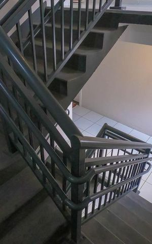 Apartamento à venda com 45m², 2 quartos e sem vagaEscada