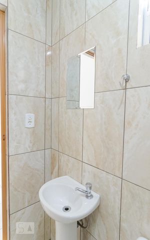 Casa para alugar com 60m², 1 quarto e sem vaga Casa para alugar com 60m², 1 quarto e sem vagaBanheiro Social