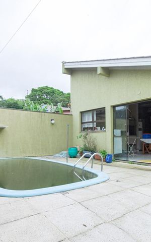 Casa à venda com 366m², 3 quartos e 3 vagas Casa à venda com 366m², 3 quartos e 3 vagasPiscina