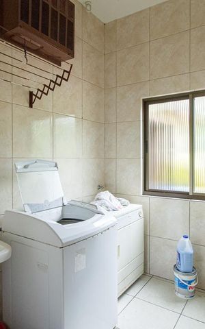 Casa à venda com 366m², 3 quartos e 3 vagas Casa à venda com 366m², 3 quartos e 3 vagasÁrea de Serviço
