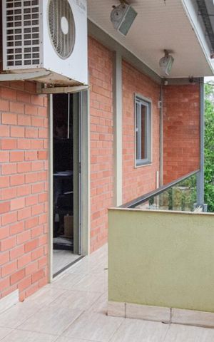 Casa à venda com 366m², 3 quartos e 3 vagas Casa à venda com 366m², 3 quartos e 3 vagasSacada