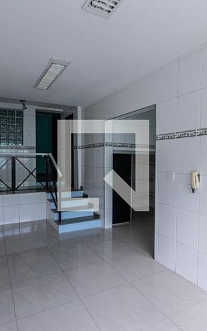 Casa à venda com 243m², 3 quartos e 2 vagas Casa à venda com 243m², 3 quartos e 2 vagasCopa e Cozinha
