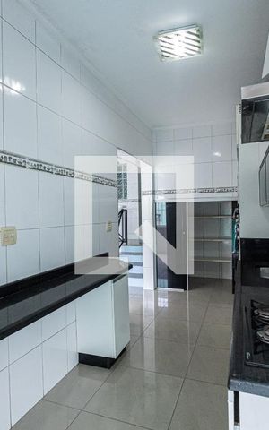 Casa à venda com 243m², 3 quartos e 2 vagas Casa à venda com 243m², 3 quartos e 2 vagasCopa e Cozinha
